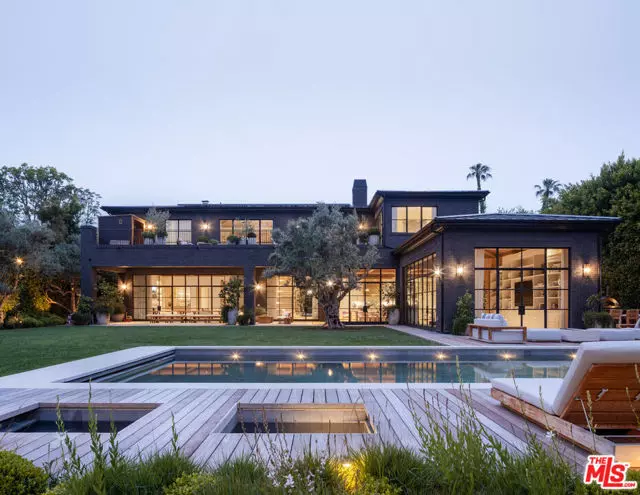 Los Angeles, CA 90049,250 S Rockingham Avenue