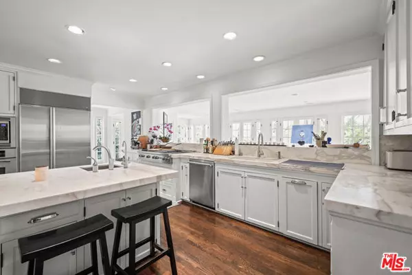Los Angeles, CA 90027,2558 Glendower Avenue