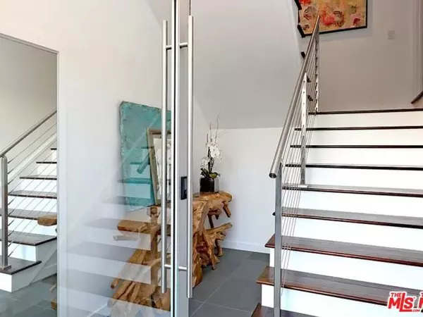 Los Angeles, CA 90068,3319 Charleston Way