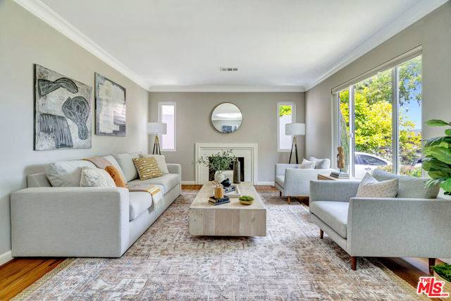 Los Angeles, CA 90018,3711 Grayburn Avenue