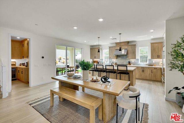 Valencia (santa Clarita), CA 91381,27703 Sequel Court