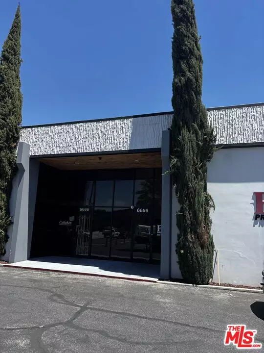 Van Nuys (los Angeles), CA 91406,6656 Valjean Avenue