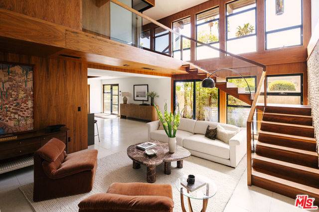 Los Angeles, CA 90068,5523 Tuxedo Terrace
