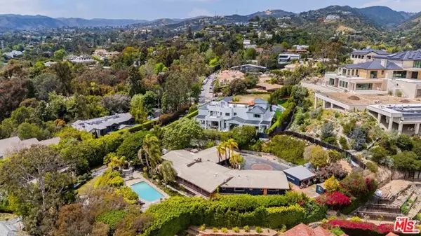 Los Angeles, CA 90049,560 N Tigertail Road