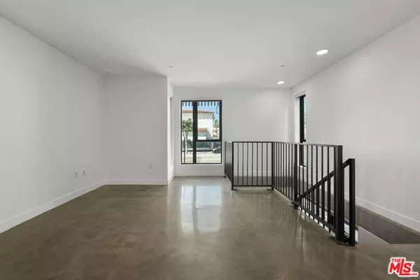 West Hollywood, CA 90046,1250 N Fairfax Avenue #206