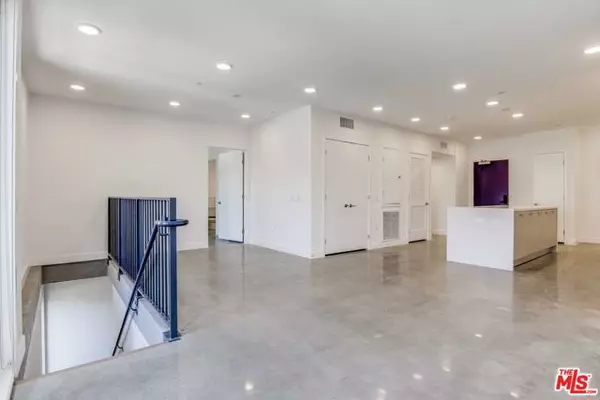 West Hollywood, CA 90046,1250 N Fairfax Avenue #406