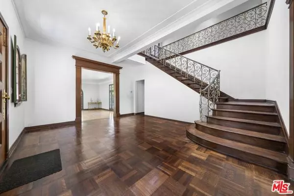 Beverly Hills, CA 90210,1004 N Beverly Drive