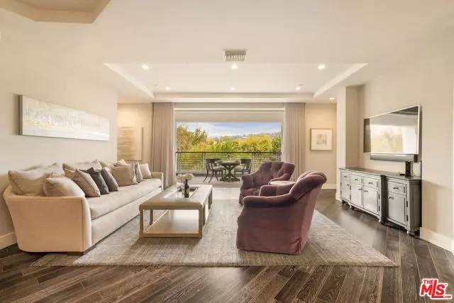 Beverly Hills, CA 90210,460 N Palm Drive #403