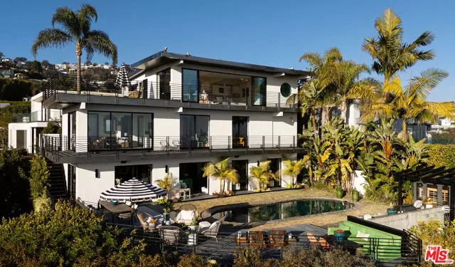 1501 Viewsite Terrace, Los Angeles, CA 90069