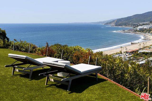 Pacific Palisades (los Angeles), CA 90272,307 Mount Holyoke Avenue