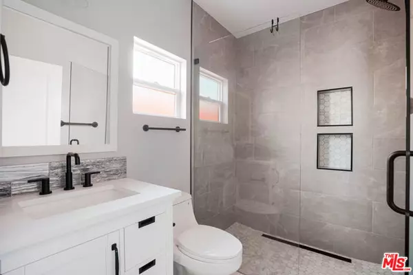 Woodland Hills (los Angeles), CA 91364,21303 Celes Street