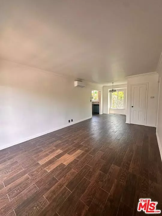 Los Angeles, CA 90004,4950 Beverly Boulevard #4954 1/2