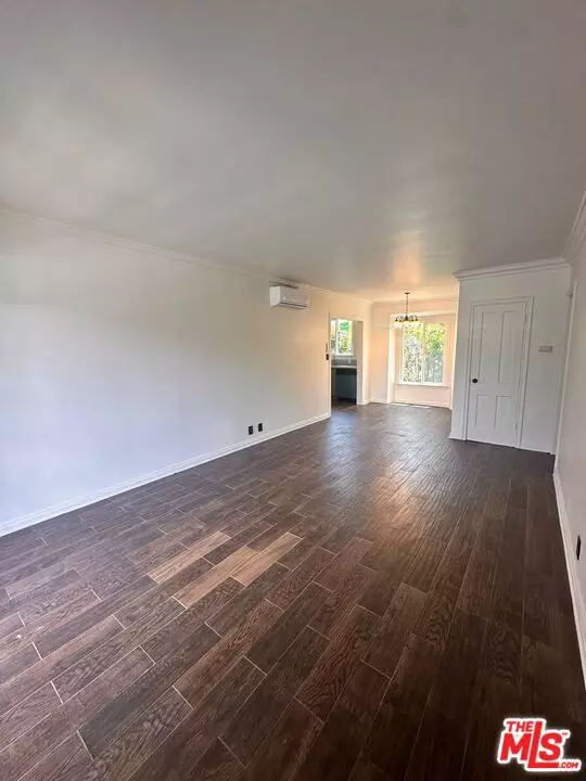 Los Angeles, CA 90004,4950 Beverly Boulevard #4954 1/2