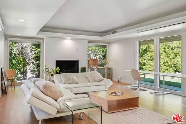 Woodland Hills (los Angeles), CA 91364,4900 Queen Victoria Road