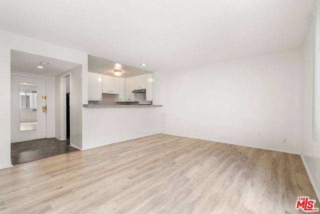 Playa Del Rey (los Angeles), CA 90293,8148 Redlands Street #104