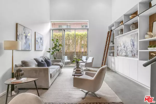 West Hollywood, CA 90046,1220 N Orange Grove Avenue #4