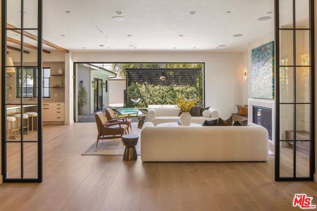 Studio City (los Angeles), CA 91604,3935 Rhodes Avenue