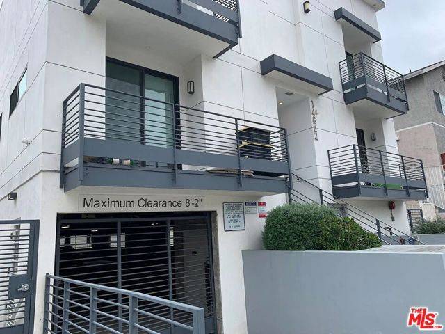 14822 Magnolia Boulevard, Sherman Oaks, CA 91403