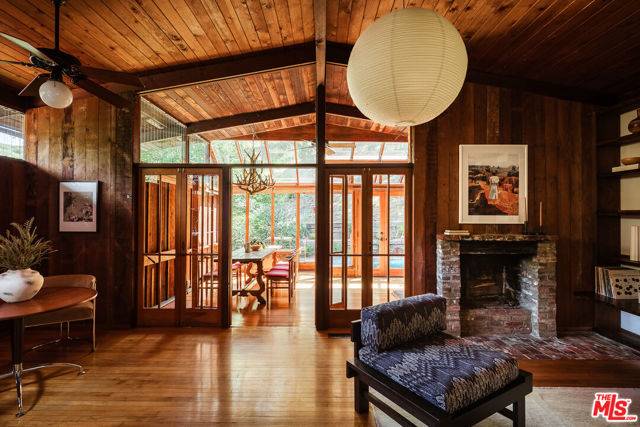 10412 Hebron Lane, Los Angeles, CA 90077