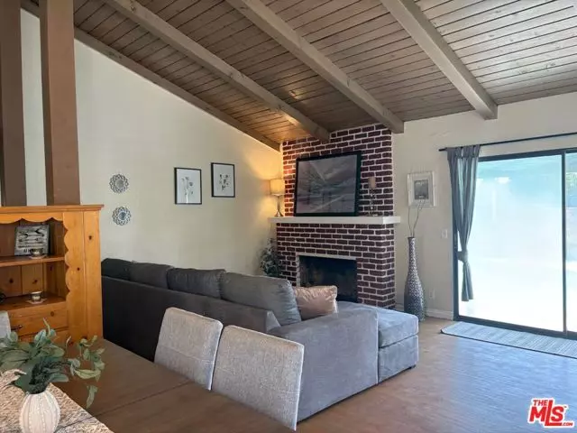 8300 Zelzah Avenue, Northridge (los Angeles), CA 91325