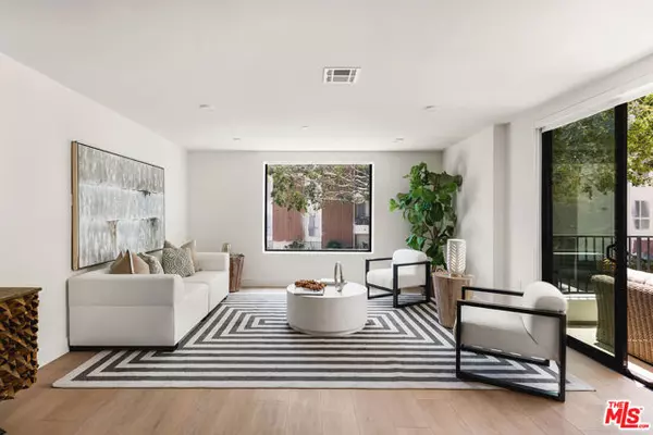 Los Angeles, CA 90068,3649 Regal Place #203