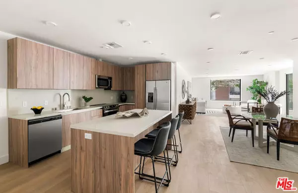 Los Angeles, CA 90068,3651 Regal Place #203