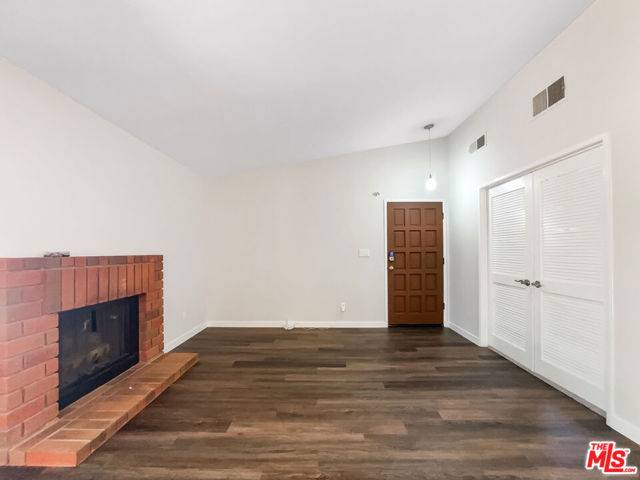 Valencia (santa Clarita), CA 91355,25922 Palomita Drive