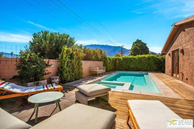 1561 E Twin Star Road, Palm Springs, CA 92262