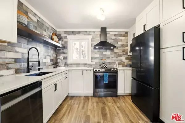 Tarzana (los Angeles), CA 91356,18547 Collins Street #B1