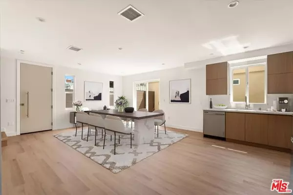5910 Mammoth Avenue, Sherman Oaks, CA 91401