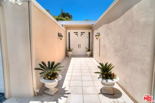 Encino (los Angeles), CA 91436,3835 SAPPHIRE Drive