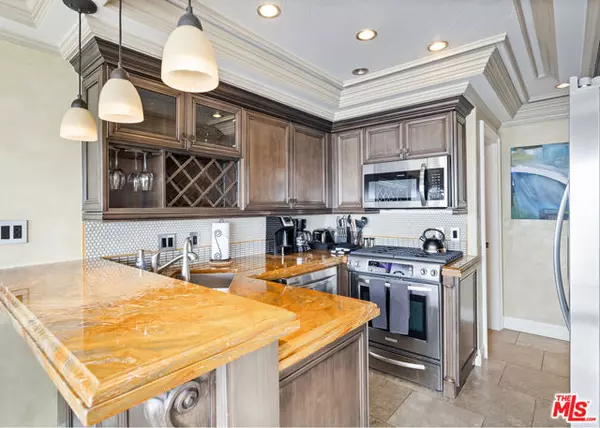 Laguna Beach, CA 92651,729 Ocean Front