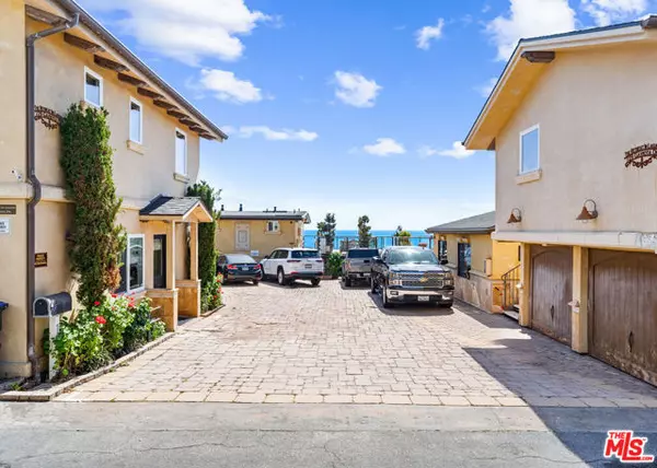 Laguna Beach, CA 92651,729 Ocean Front