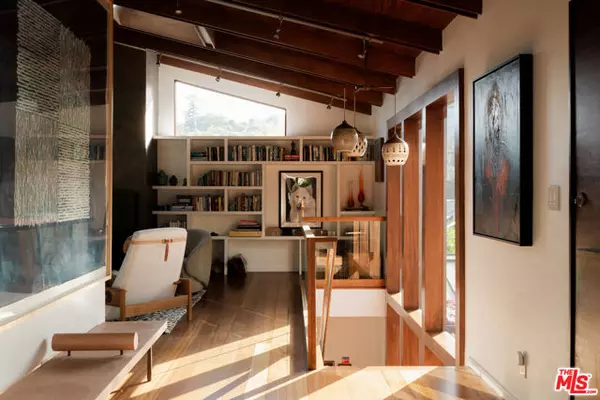 Santa Monica, CA 90402,415 Mesa Road