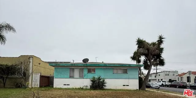 Los Angeles, CA 90047,8204 S Harvard Boulevard
