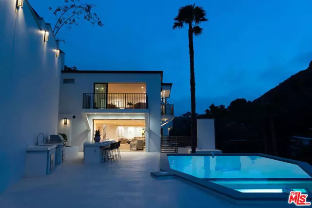 Los Angeles, CA 90046,2256 Nichols Canyon Road