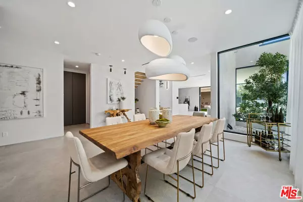 Los Angeles, CA 90048,6660 Maryland Drive