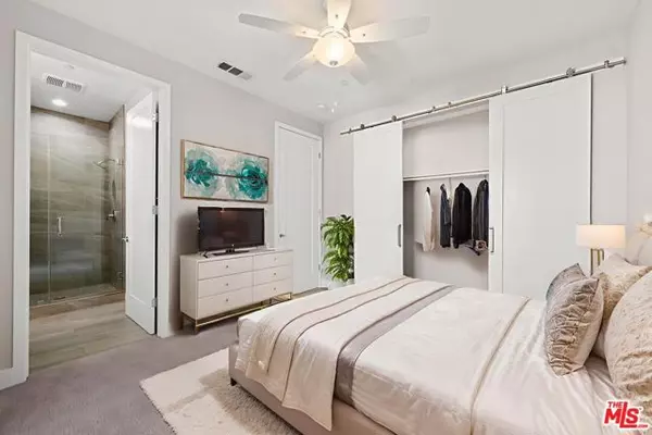 Calabasas, CA 91302,4372 Paxton Place