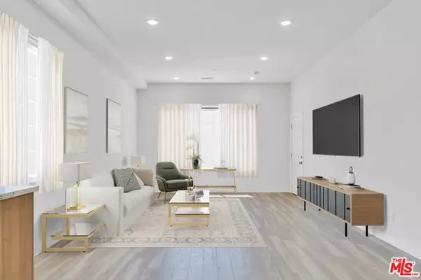 North Hollywood (los Angeles), CA 91601,5622 Willowcrest Avenue