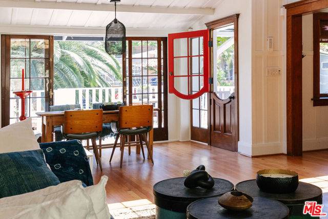 Los Angeles, CA 90068,1954 Pinehurst Road