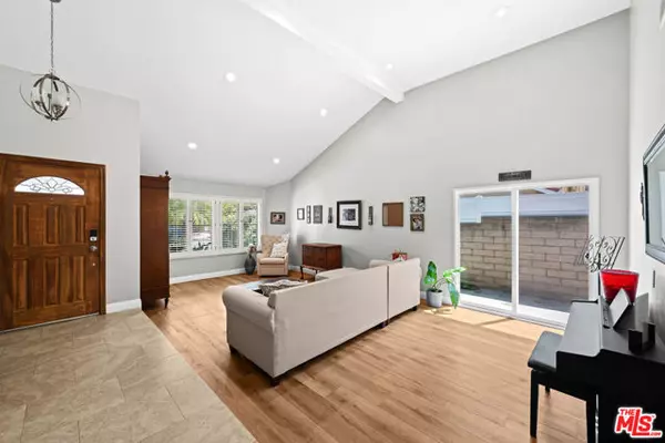 West Hills (los Angeles), CA 91304,23716 Elkwood Street