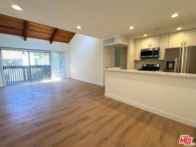 8601 International Avenue #237, Canoga Park (los Angeles), CA 91304