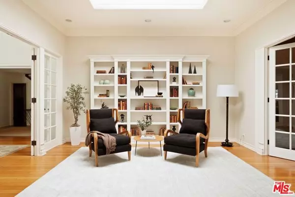 Los Angeles, CA 90004,143 S Muirfield Road