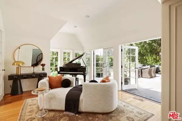 Los Angeles, CA 90004,143 S Muirfield Road