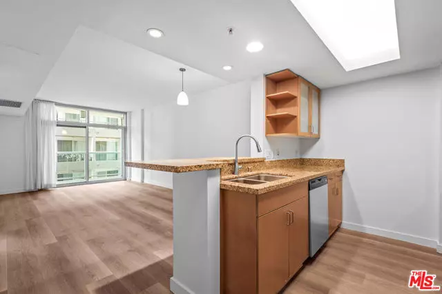 13700 Marina Pointe Drive #321, Marina Del Rey, CA 90292