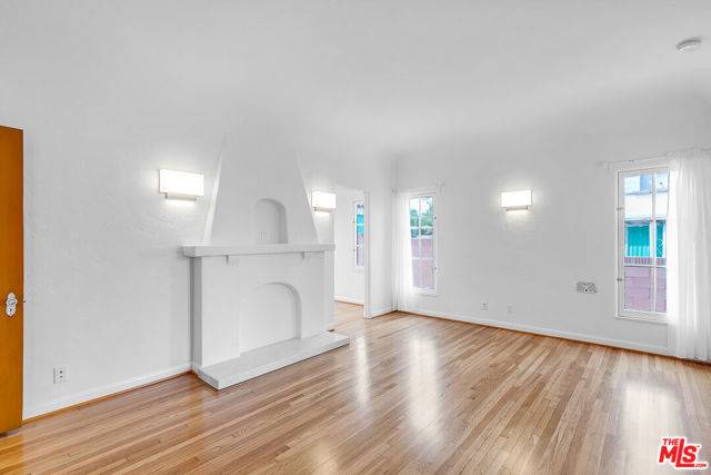 1557 S Genesee Avenue, Los Angeles, CA 90019