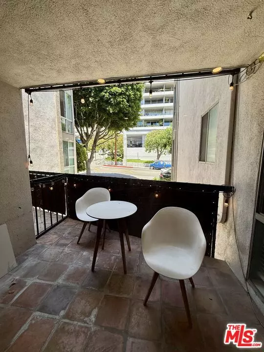 West Hollywood, CA 90069,8530 Holloway Drive #217