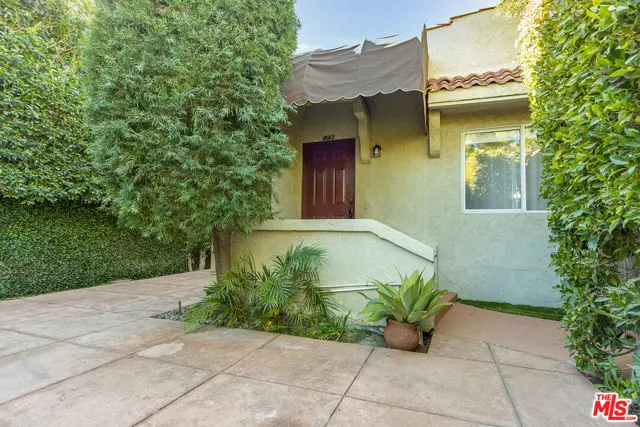 Los Angeles, CA 90046,843 N Ogden Drive