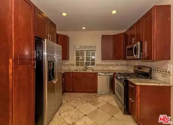 Reseda (los Angeles), CA 91335,7319 Tampa Avenue