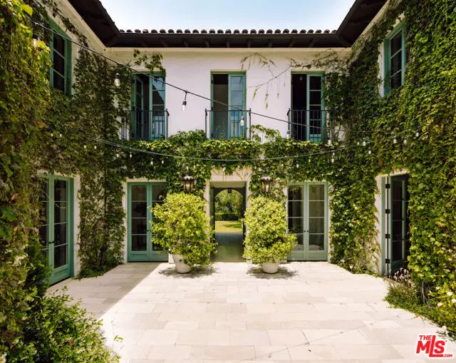 Pacific Palisades (los Angeles), CA 90272,563 Spoleto Drive